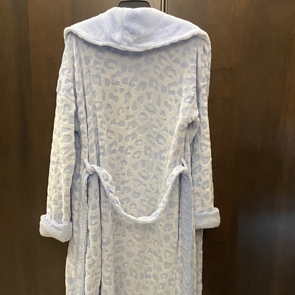 Kim Rogers Women's Light Blue Textured Robe - Picture 5 of 8
